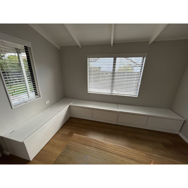 Custom Window Seat (W11)